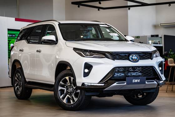 TOYOTA HILUX SW4 2.8 D-4D TURBO DIESEL SRX PLATINUM 4X4 AUTOMÁTICO